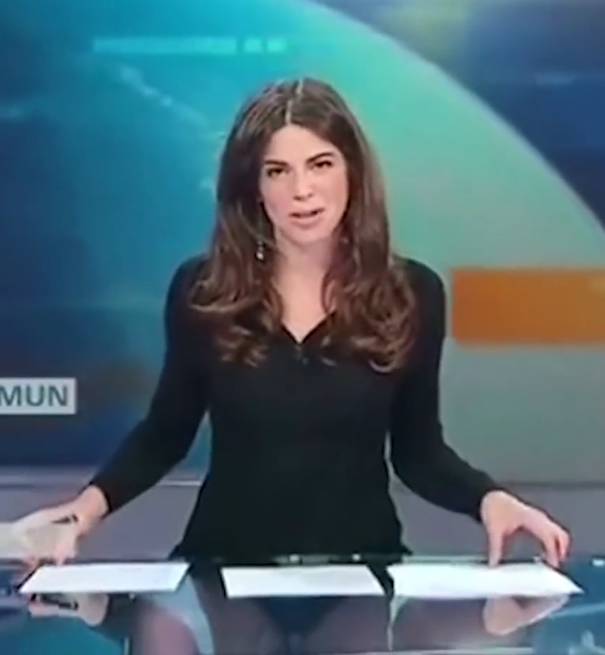 News Anchor Gives Viewers An Eyeful On Live Tv After Forgetting She’s Sitting At A Glass Desk